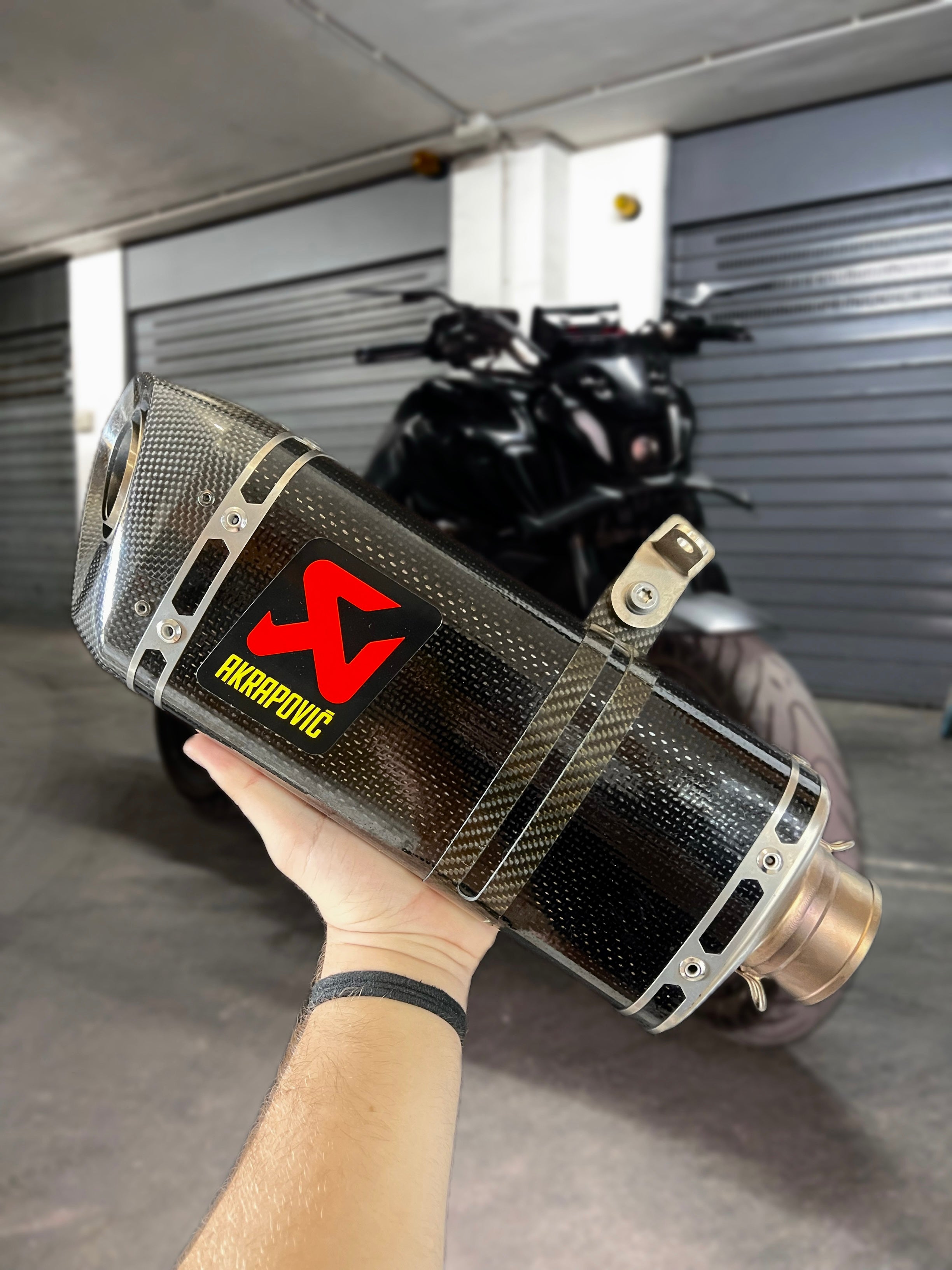 Akrapovic Full Carbon